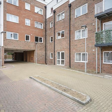 1 Bed Apt Sleeps 4 Luton  Dış mekan fotoğraf