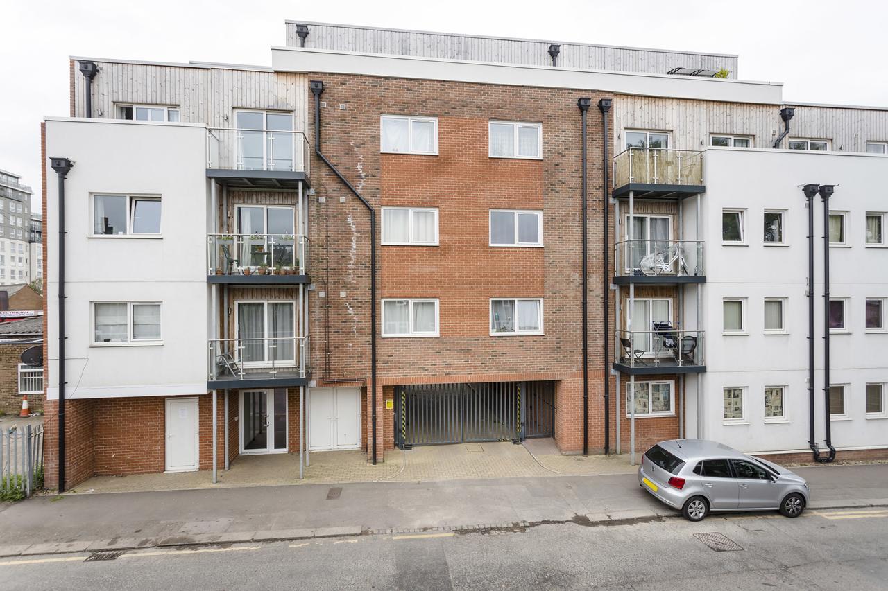 1 Bed Apt Sleeps 4 Luton  Dış mekan fotoğraf